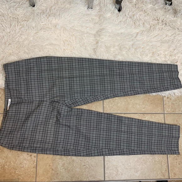 White House Black Market cropped Pants - Picture 6 of 7